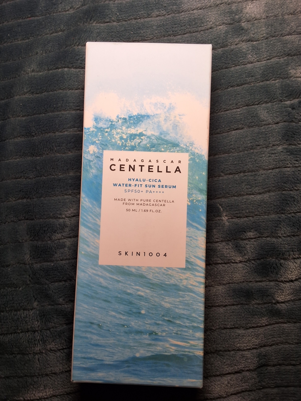 SKIN1004 Madagascar Centella Hyalu-Cica Water-Fit Sun Serum - Blue White